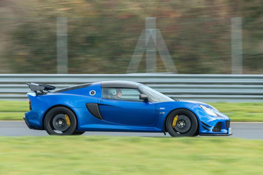  Lotus Exige Sport 380 2016 года  (UK) (фото 2 из 31)